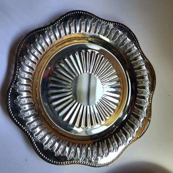 Viking Plate Butter Dish Silver Plate Glass Insert Cutout Pattern Scalloped Edge - Picture 7 of 9